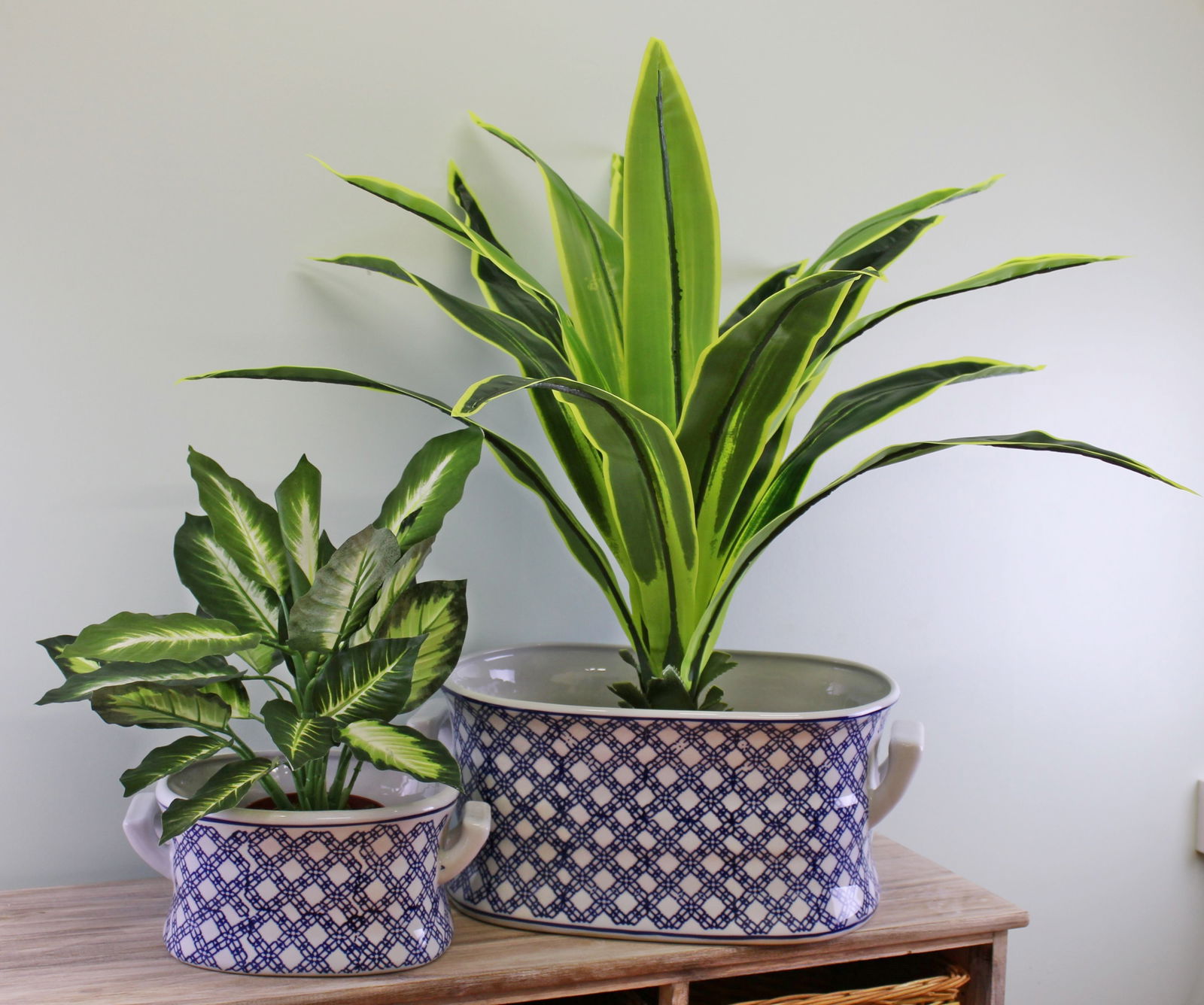 Set of 2 Ceramic Footbath Planters, Vintage Blue & White Geometric Design 2 MB025 1